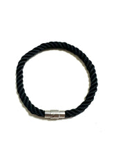 將圖片載入圖庫檢視器 Magnet bracelet
