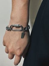 將圖片載入圖庫檢視器 Carabiner bracelet
