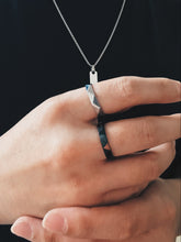 將圖片載入圖庫檢視器 Faceted ring (black)
