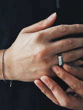 將圖片載入圖庫檢視器 Thin signet ring
