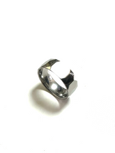 Load image into Gallery viewer, Geometric faceted ring

