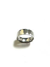 Load image into Gallery viewer, Geometric faceted ring
