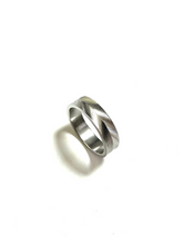 將圖片載入圖庫檢視器 Feather ring
