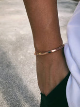 Load image into Gallery viewer, Twist cuff (gold)
