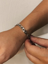 Load image into Gallery viewer, Figaro bracelet
